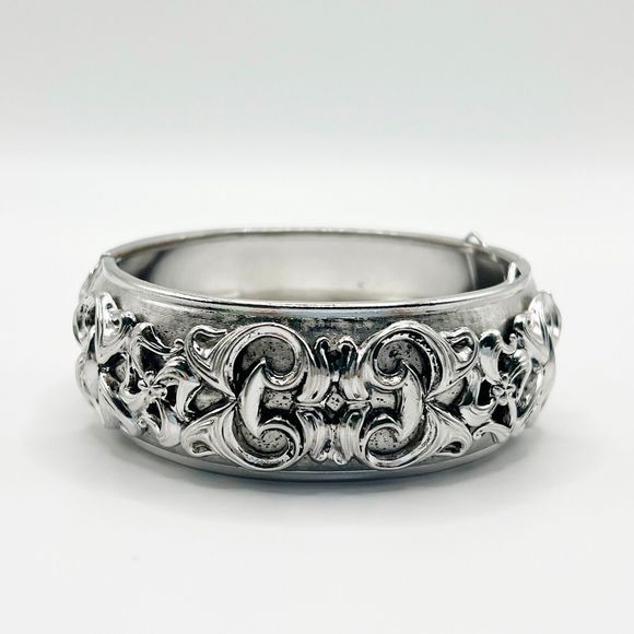 Coro Pegasus Hinged Bangle Bracelet Silver Tone Victorian Revival 7" Signed - Picture 1 of 8